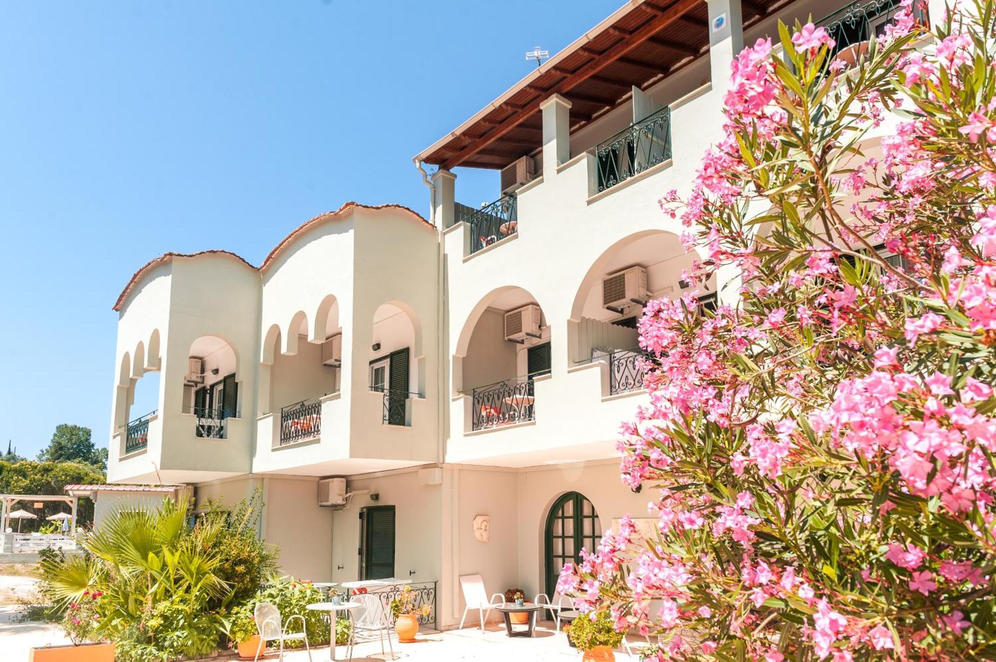 Vassilis Paradise Garden Aparthotel Agios Georgios Pagon Dış mekan fotoğraf