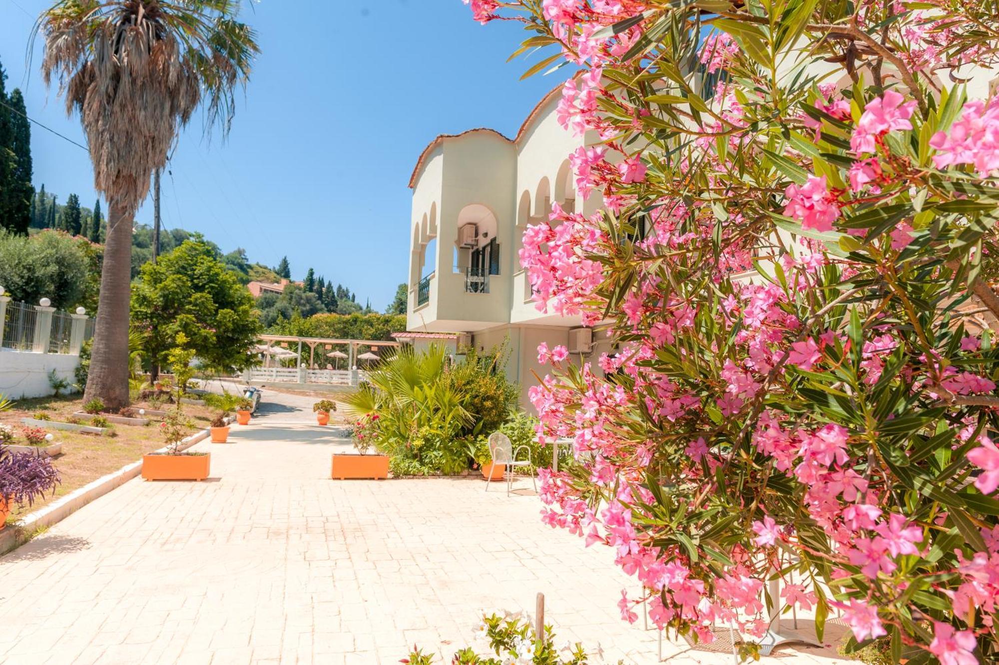 Vassilis Paradise Garden Aparthotel Agios Georgios Pagon Dış mekan fotoğraf